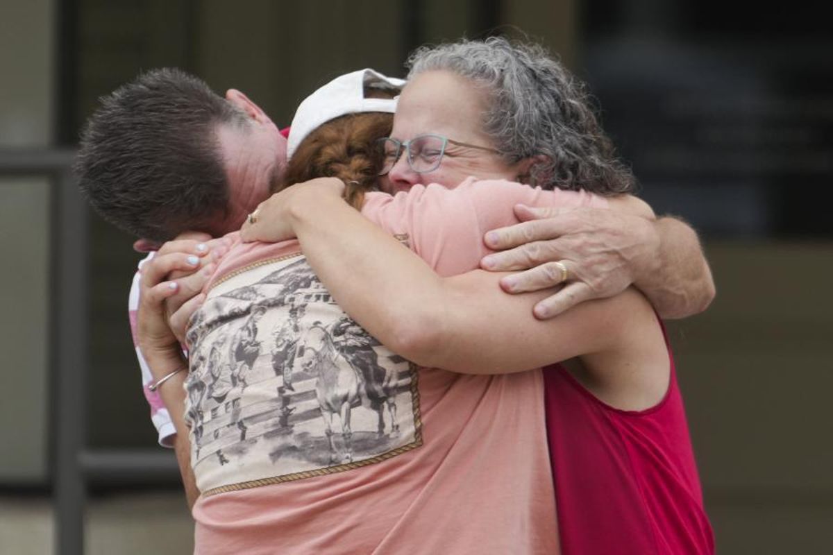 Las inundaciones en Texas dejan ya más de 50 víctimas mortales, entre ellas 15 niños