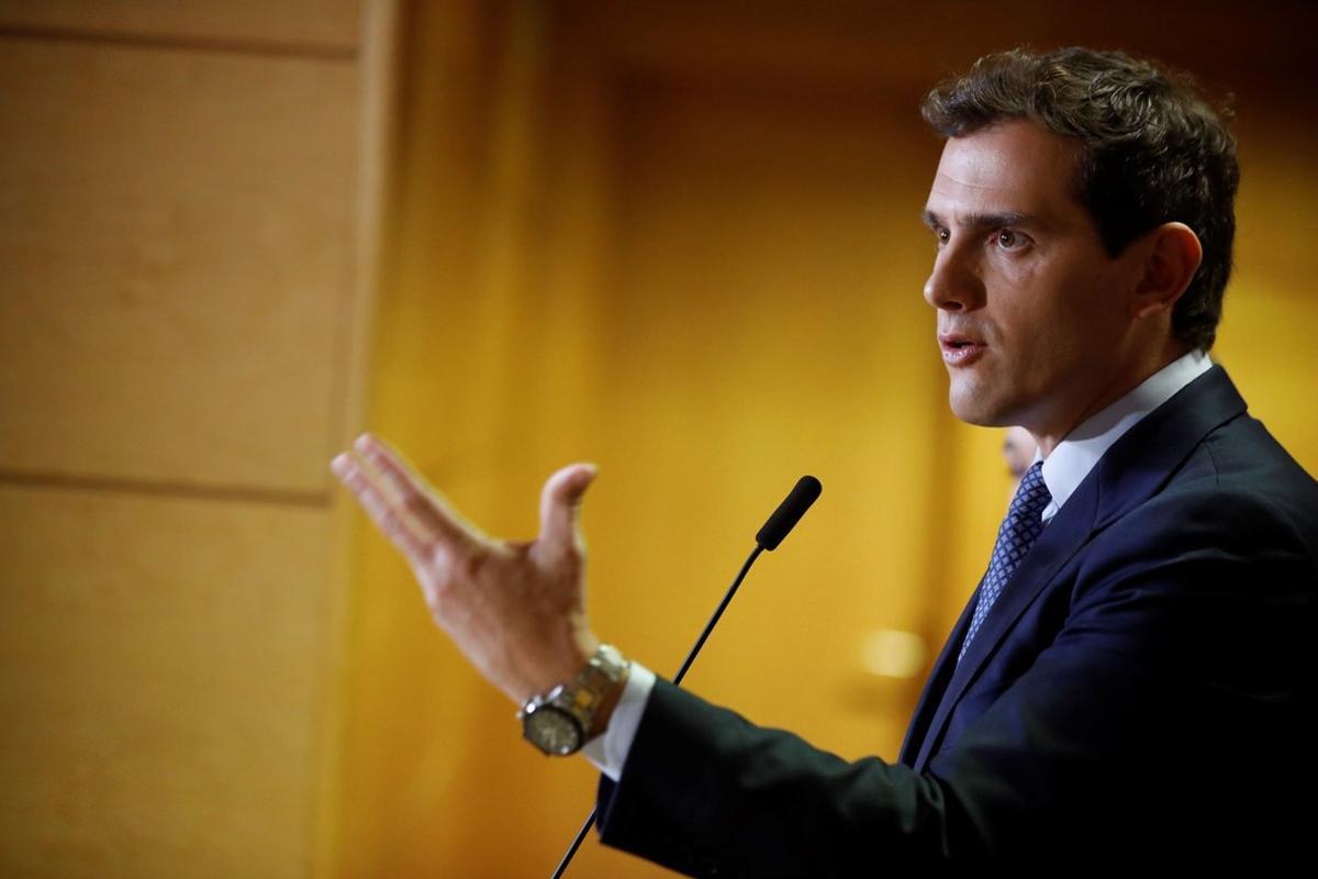 GRAF3184. MADRID, 02/10/2019.- El presidente de Ciudadanos, Albert Rivera, realiza declaraciones antes de reunirse con cargos y diputados de Ciudadanos en la Asamblea de Madrid.- EFE/David Fernández