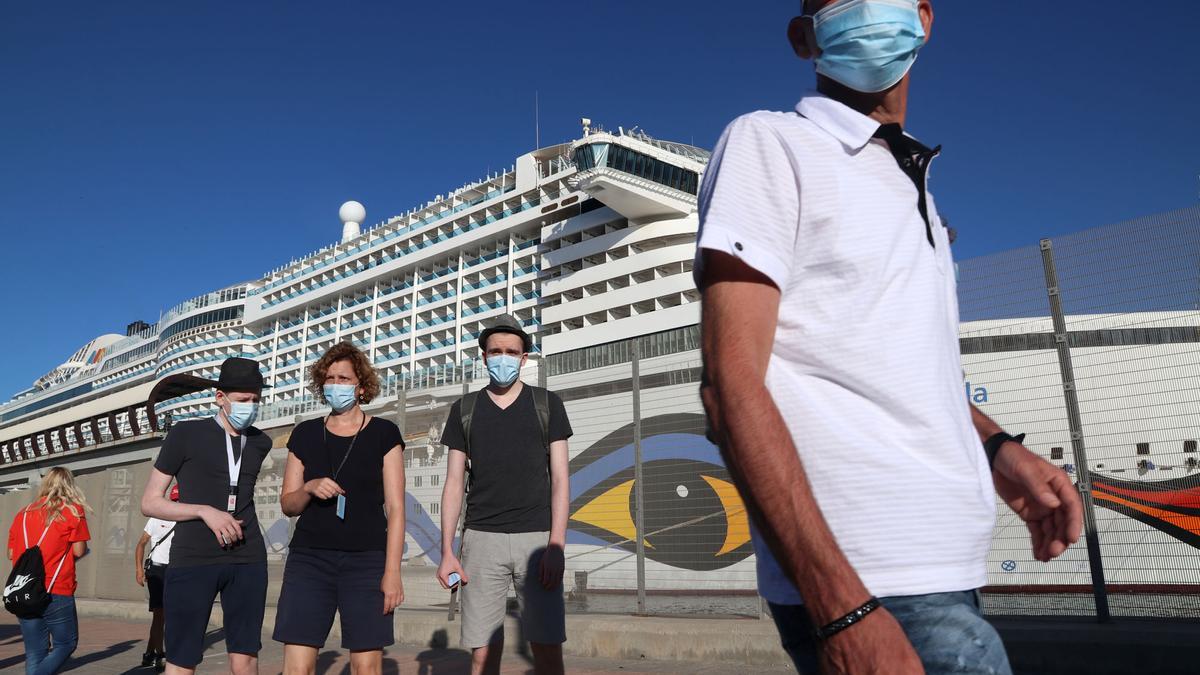 Llega el primer crucero internacional al puerto de Málaga tras la pandemia