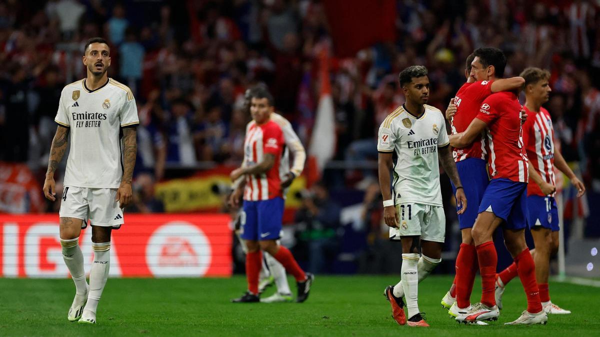 Joselu y Rodrygo, atacantes del Real Madrid, tras la derrota contra el Atlético.