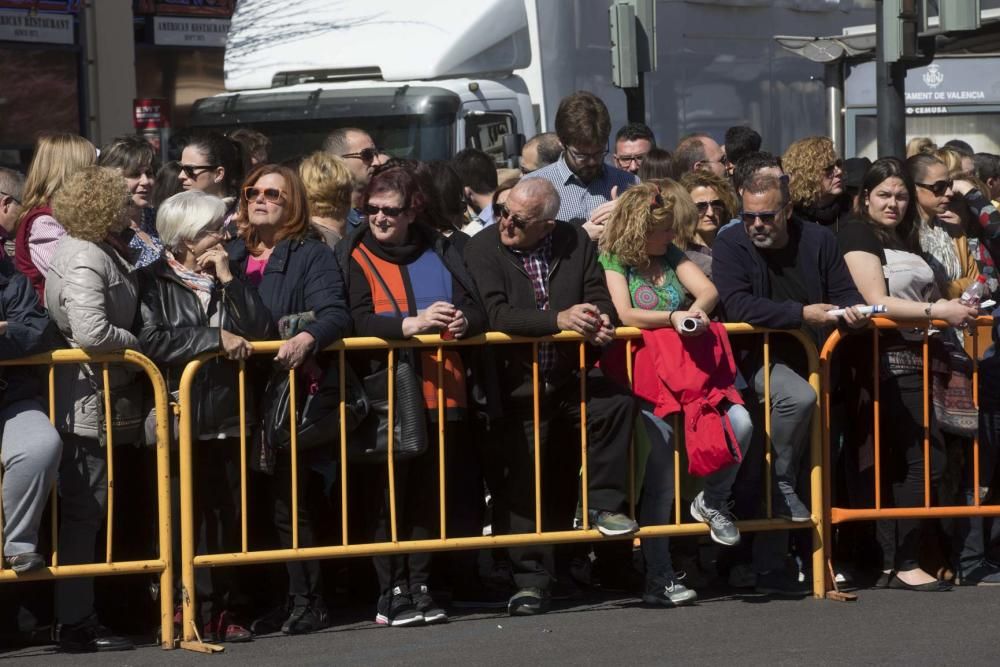 Búscate en la mascletà del 8 de marzo