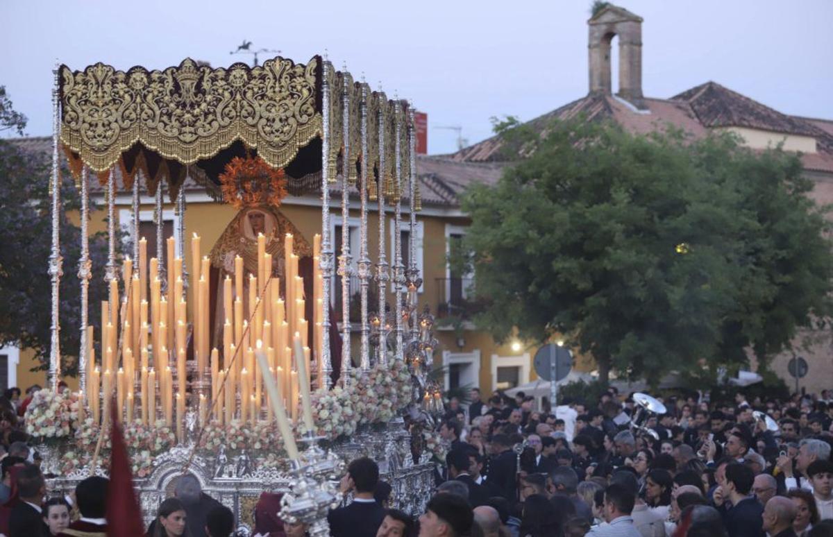 Procesión de la hermandad del Descendimiento el Viernes Santo de 2025.