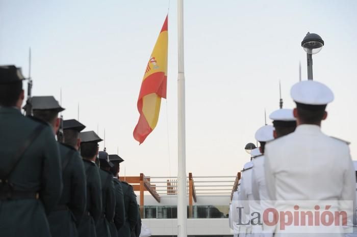 Arriado Solemne de Bandera en el puerto de Cartagena