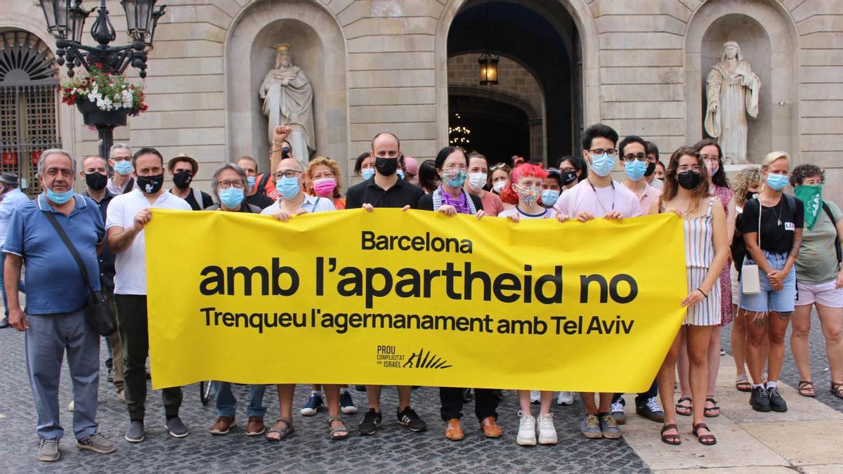 Més de 80 organitzacions de la societat civil demanen a l’Ajuntament de Barcelona que trenqui l’agermanament amb Tel Aviv