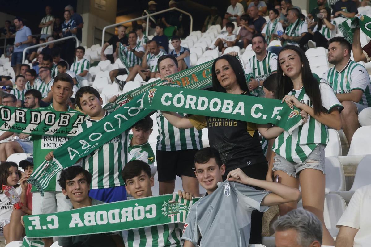 Córdoba CF-Granada | Las imágenes de la afición en El Arcángel