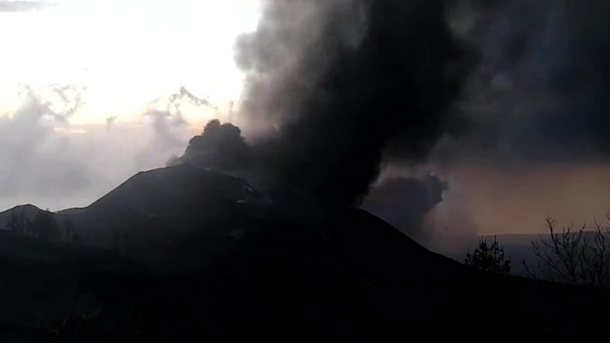 Erupción del volcán de La Palma registrada el pasado lunes desde Cabeza de Vaca.