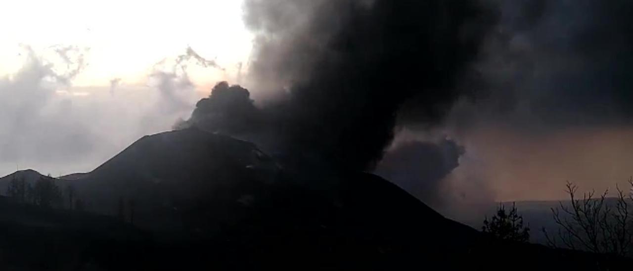 Erupción del volcán de La Palma desde Cabeza de Vaca