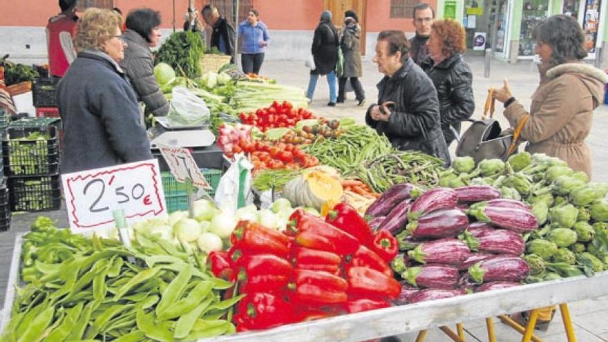 El mercadillo del jueves duplicará el número de paradas en el 2017