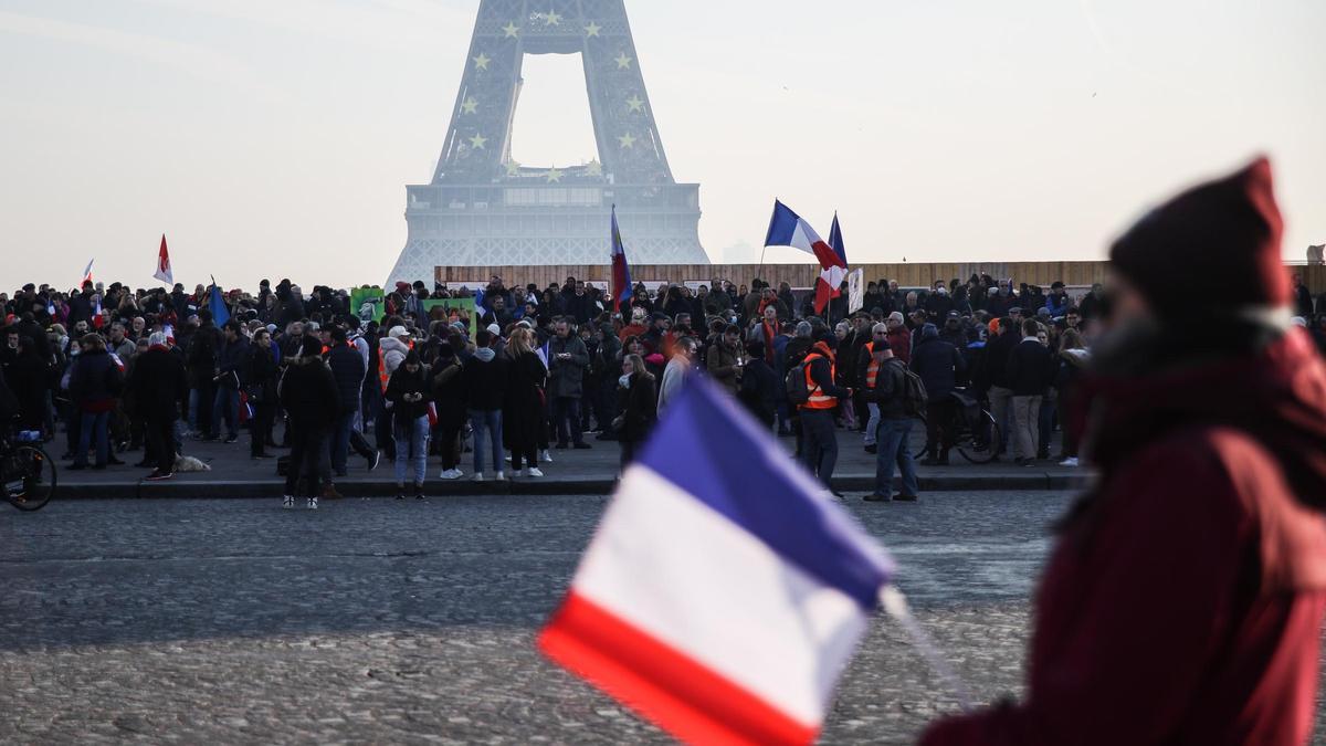 Ciudadanos franceses protestando este pasado sábado en París contra el pase sanitario.