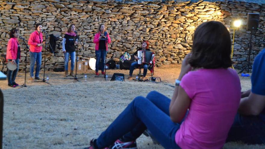 Cuentos y música bajo las estrellas