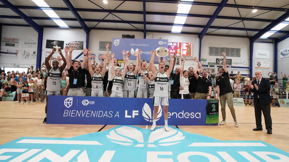 La Penya celebra el ascenso a la Liga Femenina Endesa de baloncesto