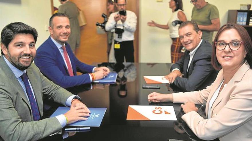 PP, Vox y Cs sellan su pacto para gobernar en Murcia