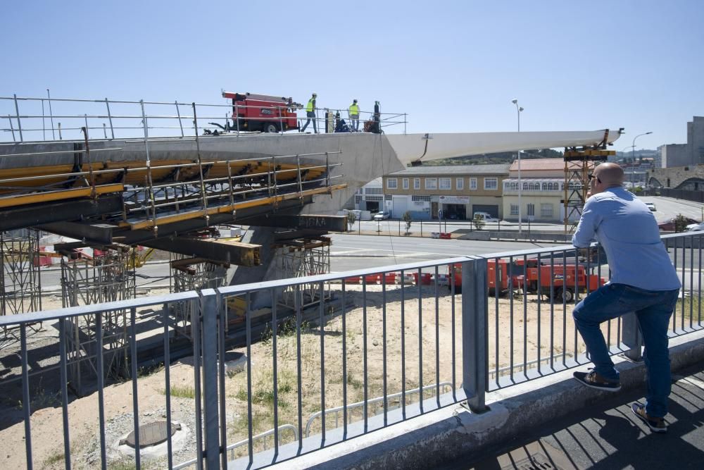 La estructura, de 200 metros de longitud,  se pondrá a disposición de los vecinos este verano para mejorar la movilidad y seguridad vial en el entorno.