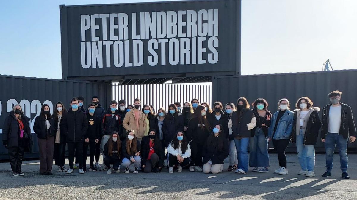Chicos cambreses visitan la muestra de Peter Lindbergh | LA OPINIÓN