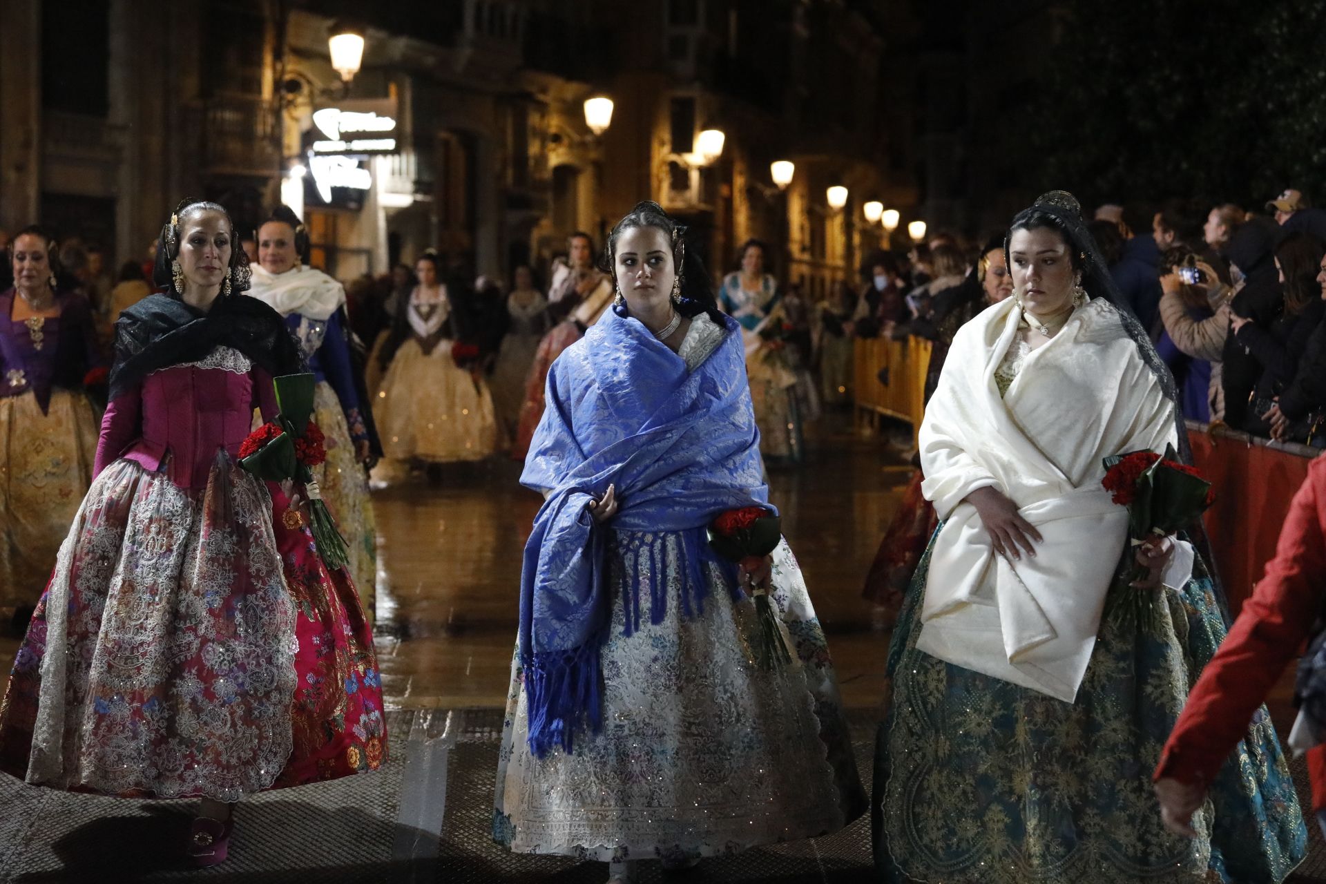 Búscate en el primer día de ofrenda por la calle Quart (entre las 22:00 a las 23:00 horas)