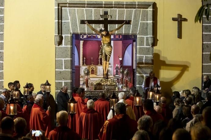 19.04.19. Las Palmas de Gran Canaria. SEMANA SANTA. Viacrucis del Silencio, Cristo del Buen Fin a su salida de la Iglesia del Espíritu Santo, Vegueta.  Foto Quique Curbelo  | 19/04/2019 | Fotógrafo: Quique Curbelo