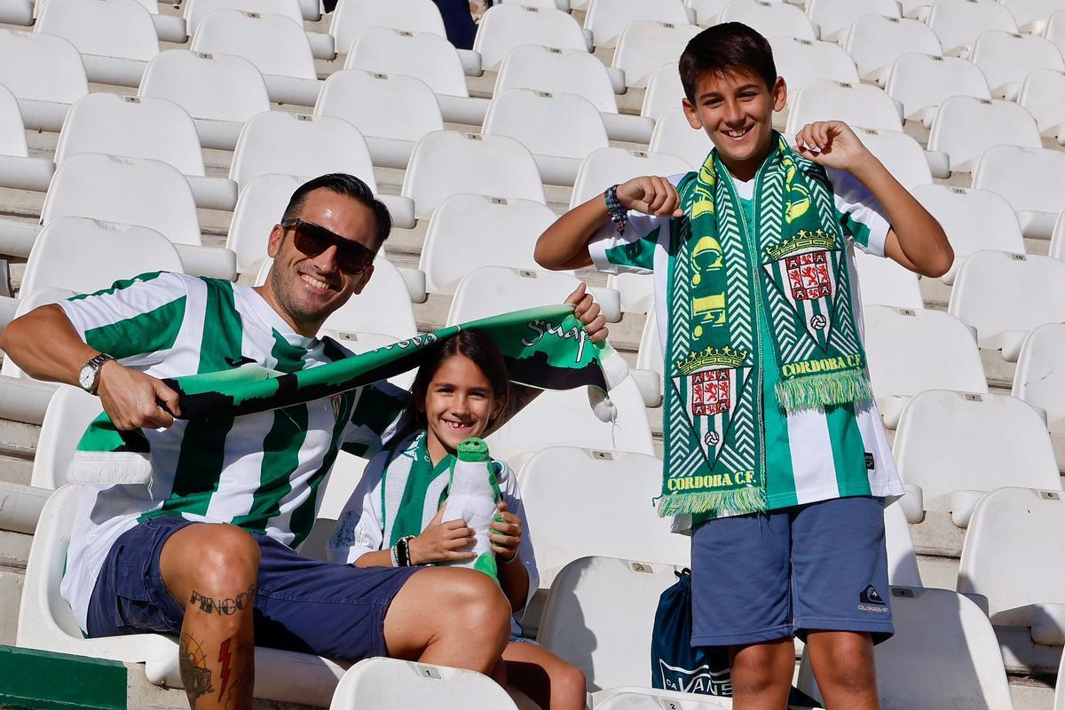 Córdoba CF-Racing de Ferrol | La afición blanquiverde en El Arcángel, en imágenes
