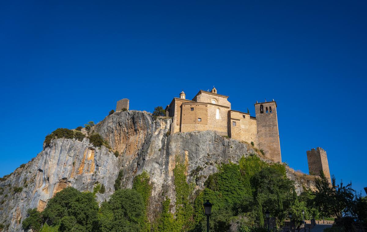 Iglesia de Alquezar Colegiata Santa Maria la Mayor en el Somontano de Barbastro en Huesca de Aragón