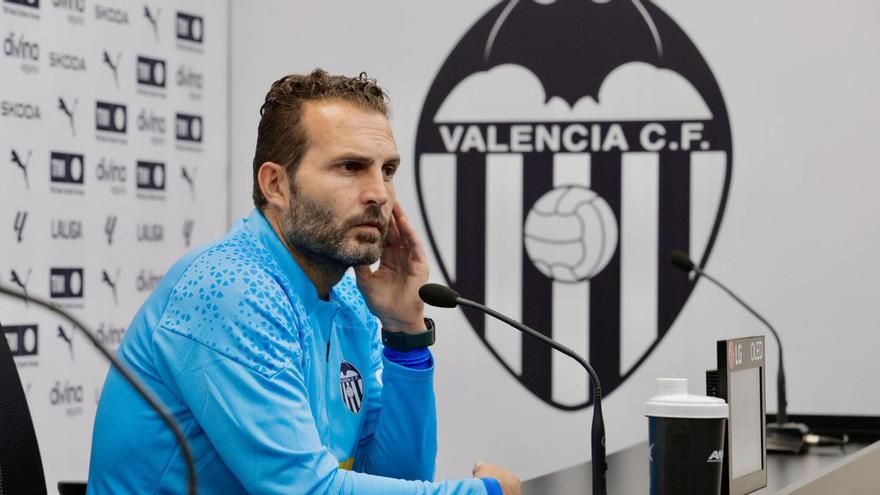 Rubén Baraja en la sala de 
prensa de la Ciudad 
Deportiva.  j.m.lópez