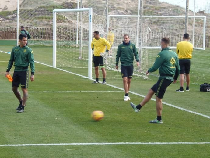 Fotos del entrenamiento de la UD Las Palmas en El Saler (24/01/2019)