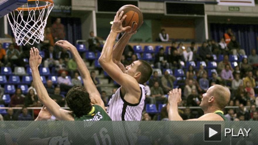 Aaron Jackson, en una acción del Unicaja Málaga-Gescrap Bilbao.