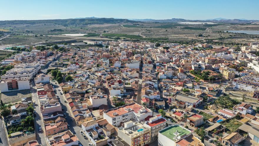 Una ley de 1975 que exige un permiso militar impide a dos británicos registrar su vivienda en San Miguel de Salinas