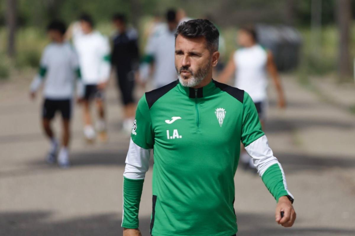 Iván Ania, en su llegada a un entrenamiento de esta semana en la Ciudad Deportiva.