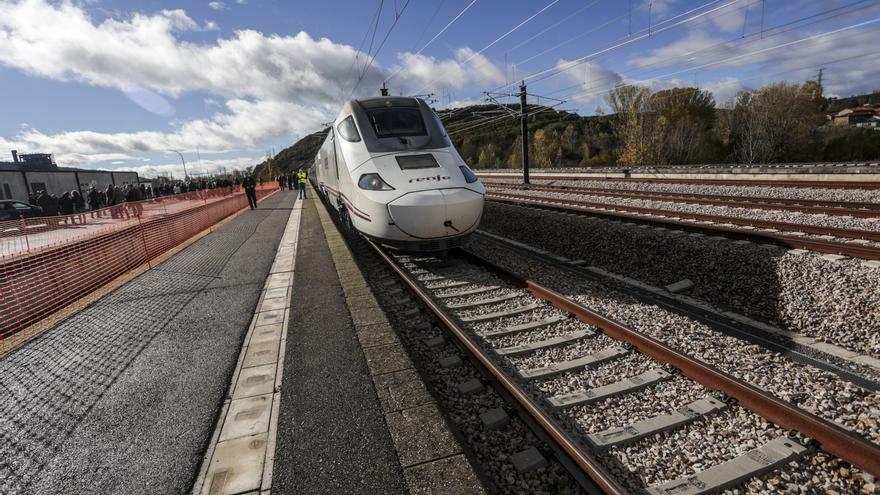 Renfe rebaja el personal en las estaciones asturianas (incluidas estas dos de la ruta a Madrid)