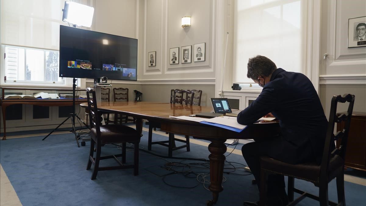 18th January  2021  Ministry of Finance  Dublin  Ireland Paschal Donohoe  TD  Minister for Finance for Ireland and President of the Eurogroup speaks to camera at his offices in Dublin  Photo EUROPEAN COMMISSION BARRY CRONIN