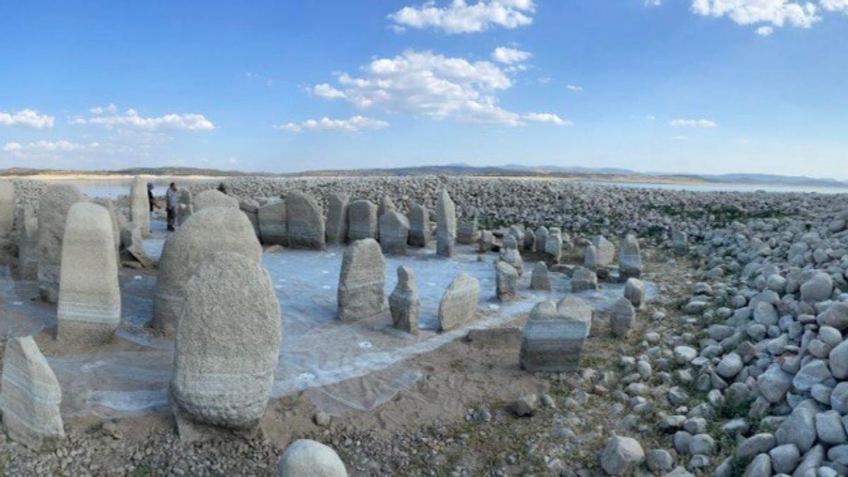 Las piedras del dolmen de Guadalperal solo se ven cuando hay poca agua en el embalse