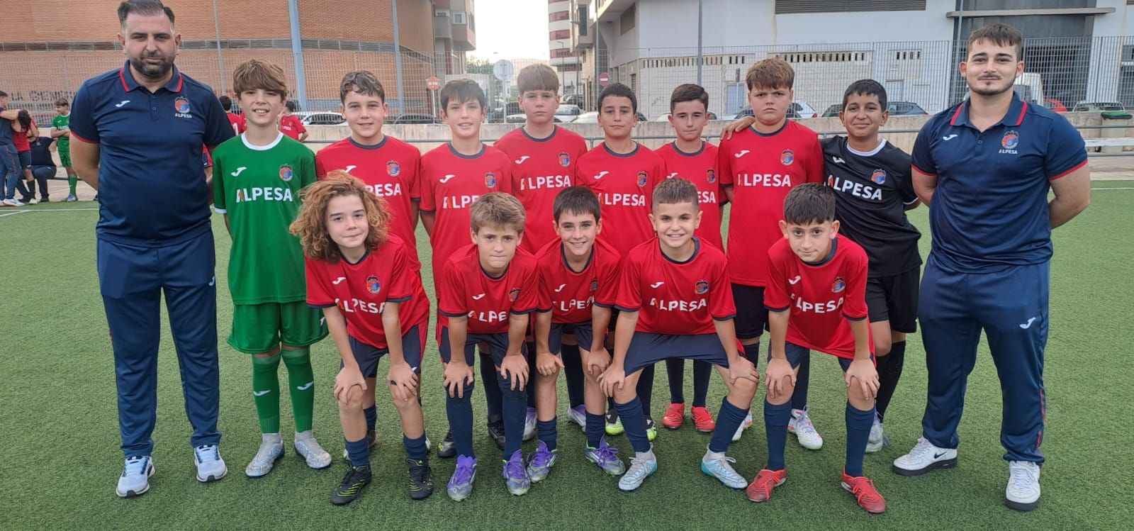 La "familia" de la UE Tavernes 2025-2026 se presenta en sociedad