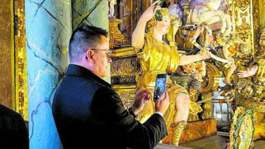 La Xunta finaliza la obra de restauración del baldaquino de la Catedral de Santiago