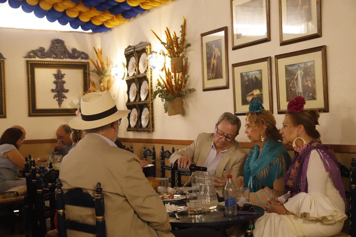 Meses de trabajo artesanal para vestir los recintos sin perder la esencia de la tradición