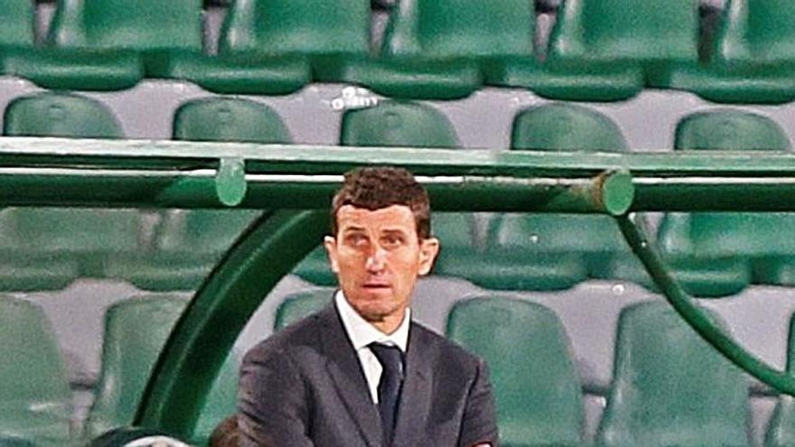 Javi Gracia analiza el juego desde la banda.  | EFE/RAMÓN