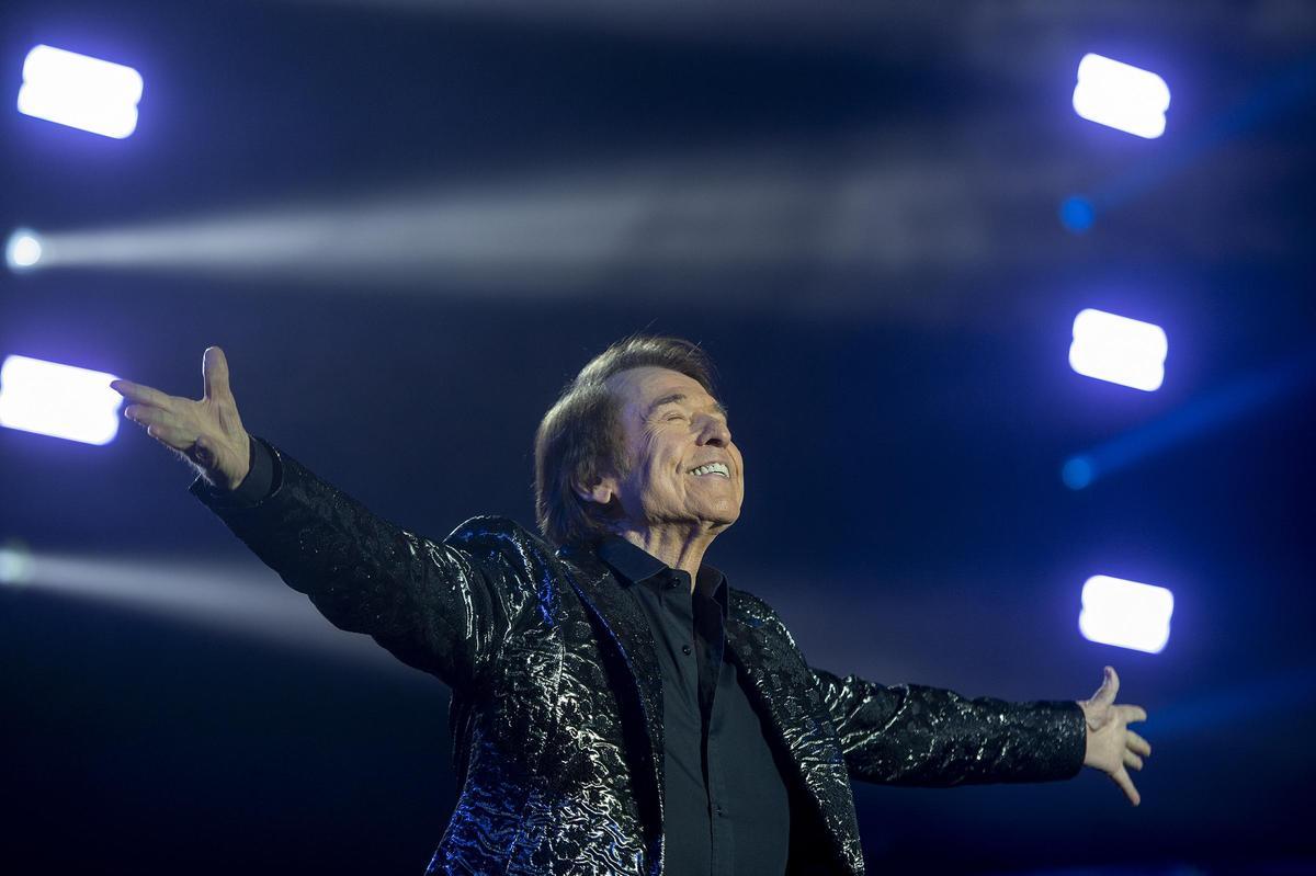 Raphael en concierto en el Palau Sant Jordi