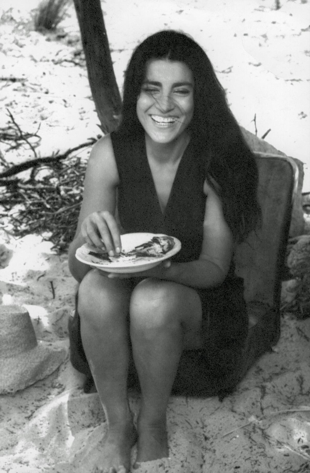 La actriz griega Irene Papas en un descanso del rodaje de la película  &quot;Ecce Homo&quot;, de Bruno Alberto Gaburro, en foto de 1968.UPI/nr