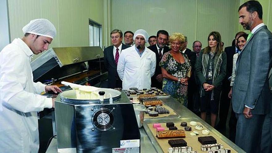 Los Príncipes de Asturias durante la inauguración del centro de investigación del Grupo Siro en Segovia.