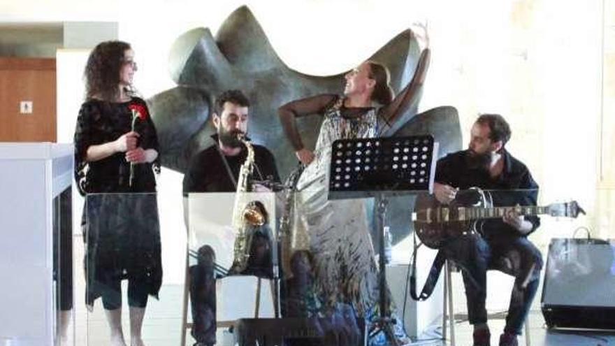 Varios de los artistas en una actuación anterior desarrollada en el Museo Baltasar Lobo.