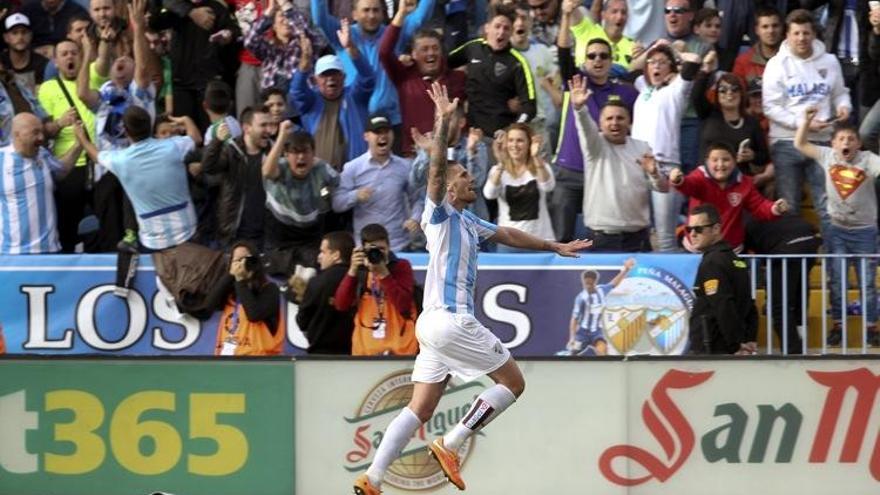 El defensa valenciano celebra uno de sus goles la pasada temporada.