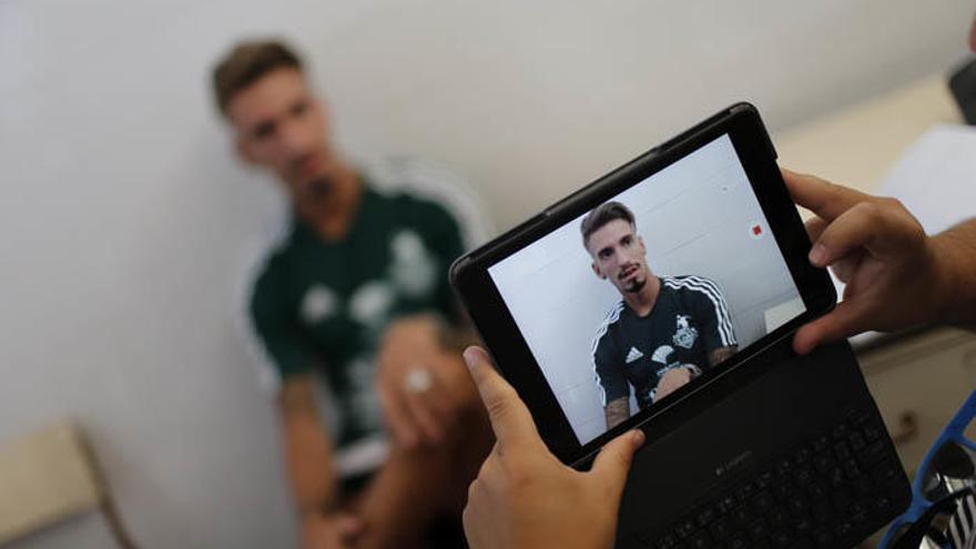 Samuel Castillejo, en un momento de la entrevista, que también se puede ver en vídeo en la web de La Opinión de Málaga.