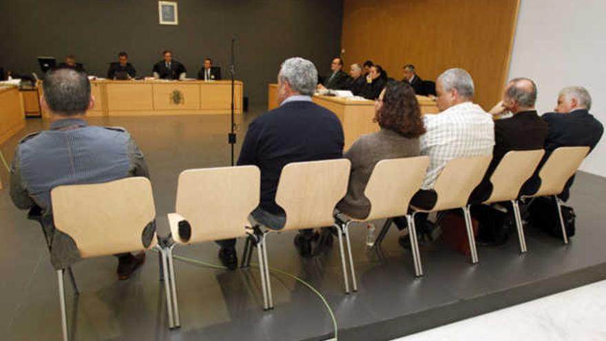 José Manuel Antón (d), Jorge Rodríguez (2d), Juan Carlos Saavedra (3d) y José Luis Mena (2i), en la sesión del miércoles. | efe