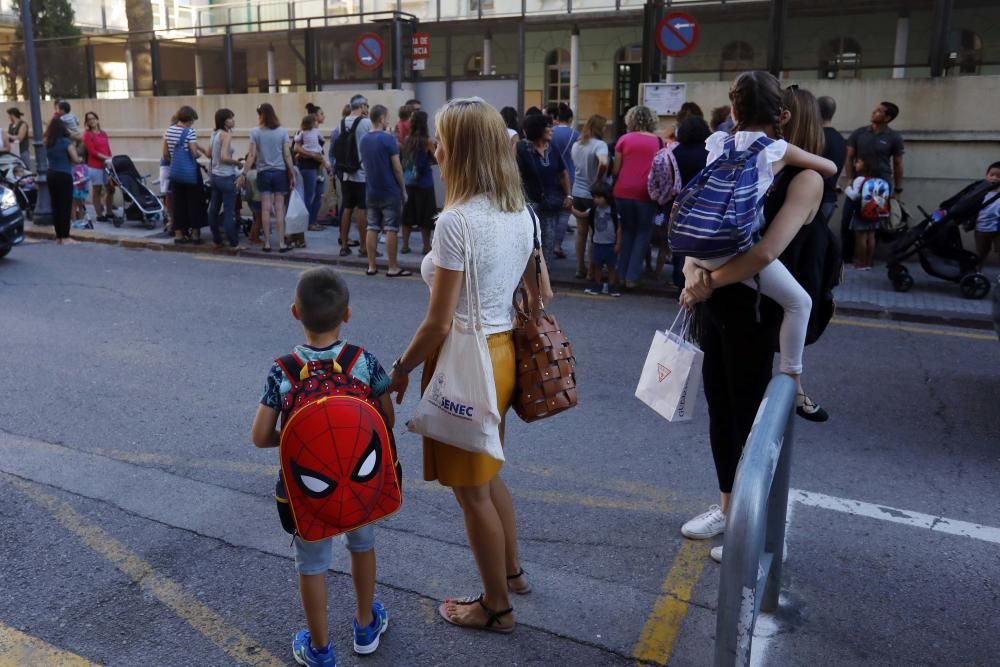 Primer día de clase en el colegio Cervantes de València.