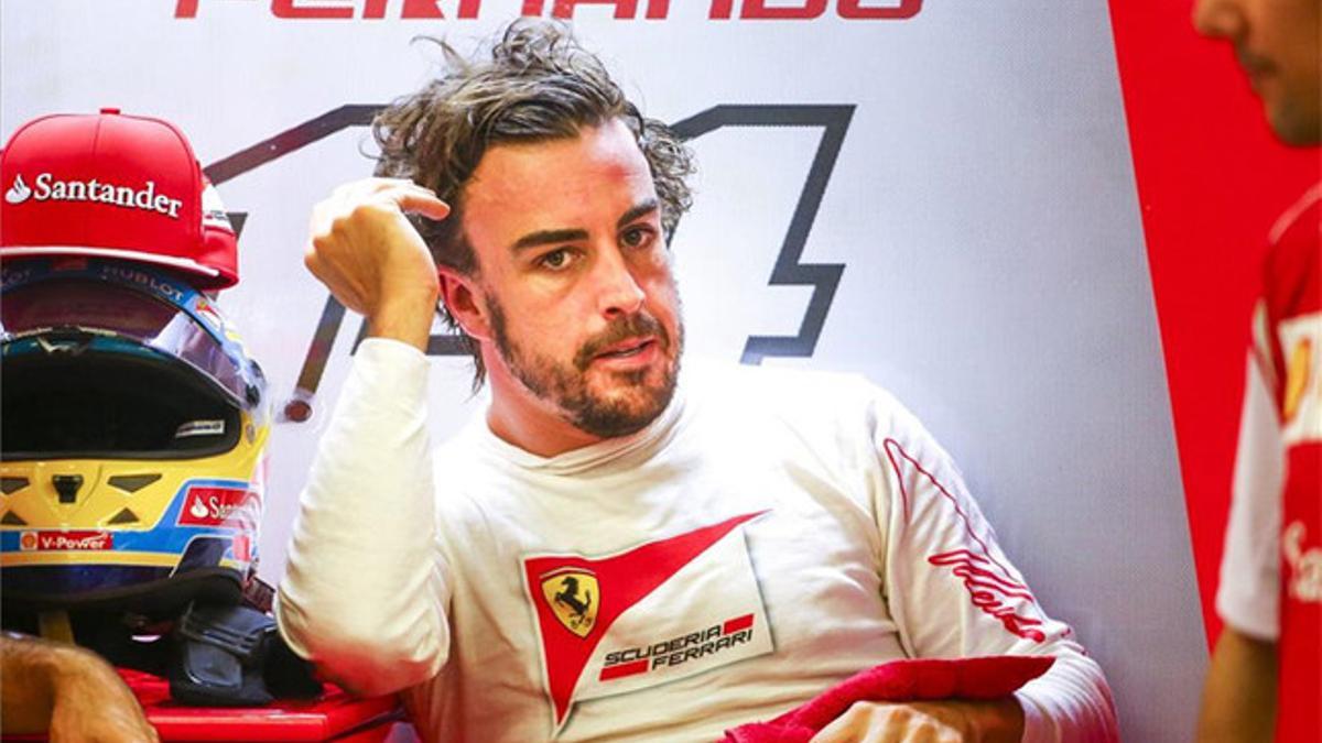 Fernando Alonso, durante la sesión de entrenamientos libres en Singapur