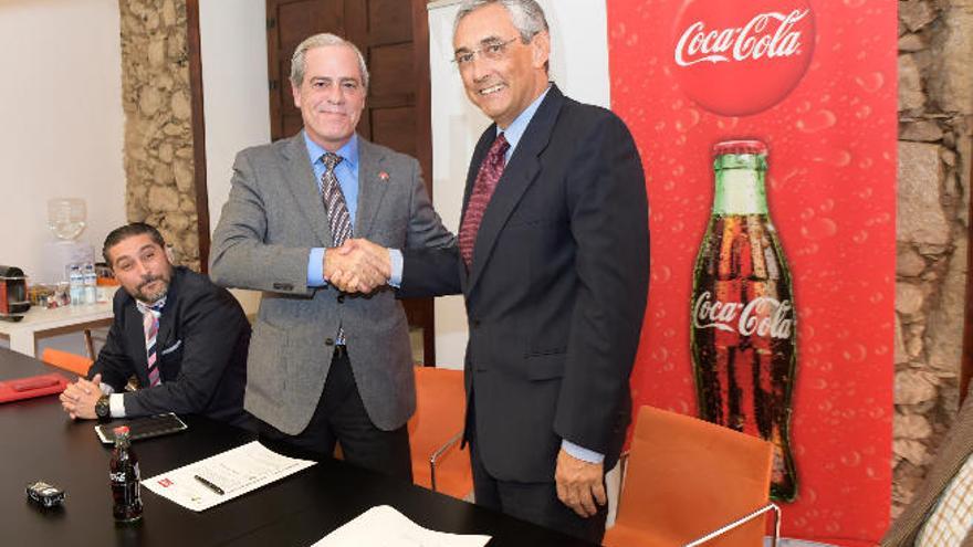 El turismo sella una alianza con Coca-Cola
