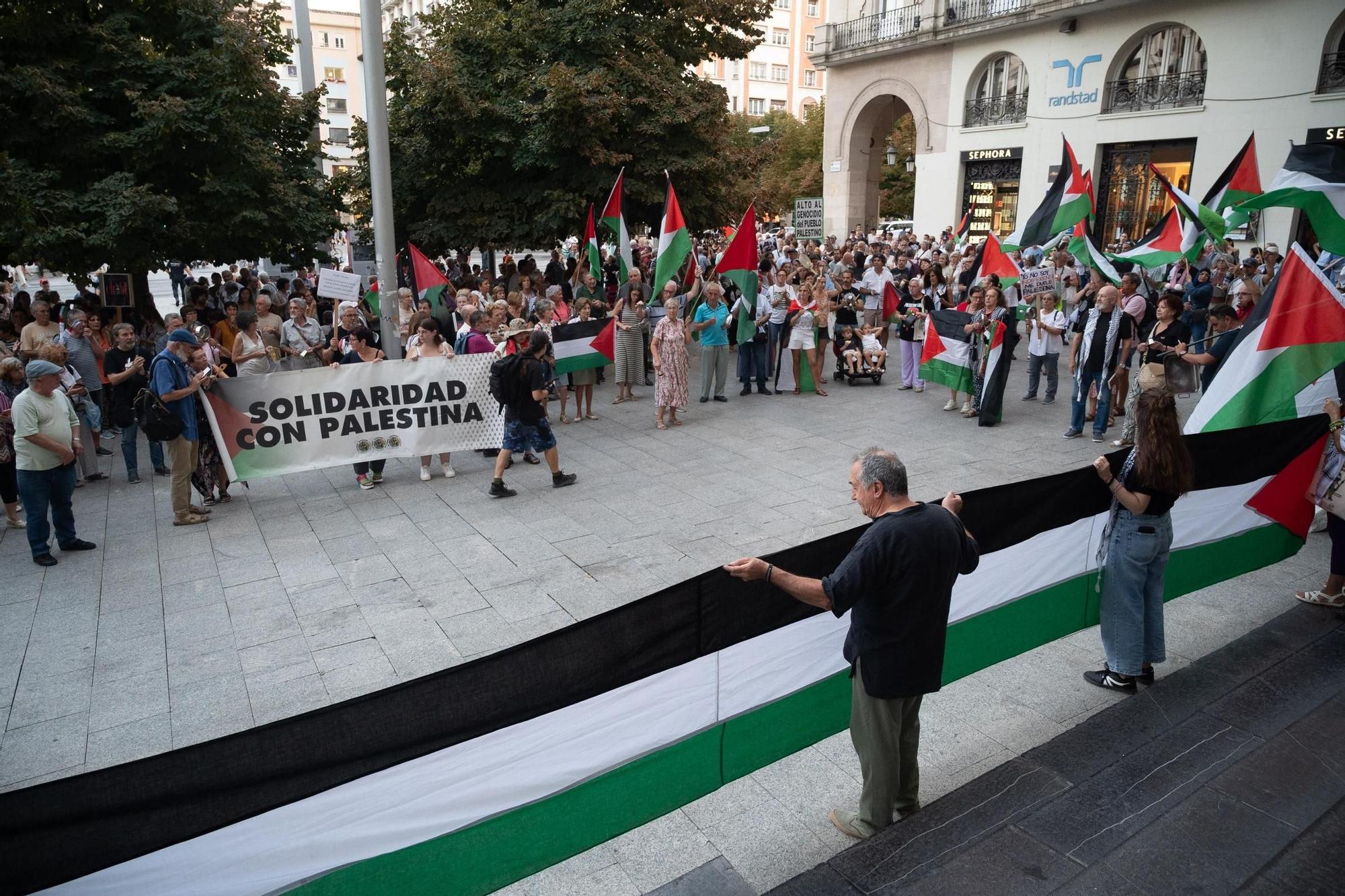 EN IMÁGENES | Nueva cacerolada por Palestina en Zaragoza