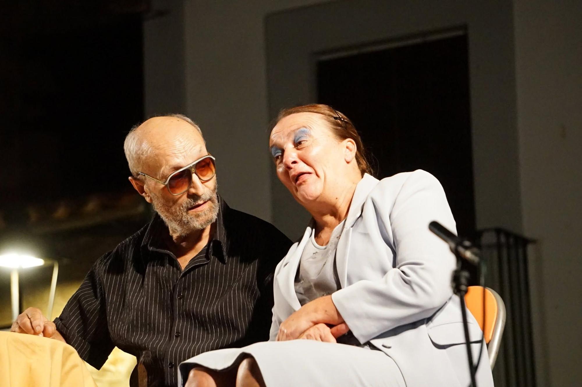 Actores del grupo de teatro Jarancio en su actuación en Cordobilla de Lácara