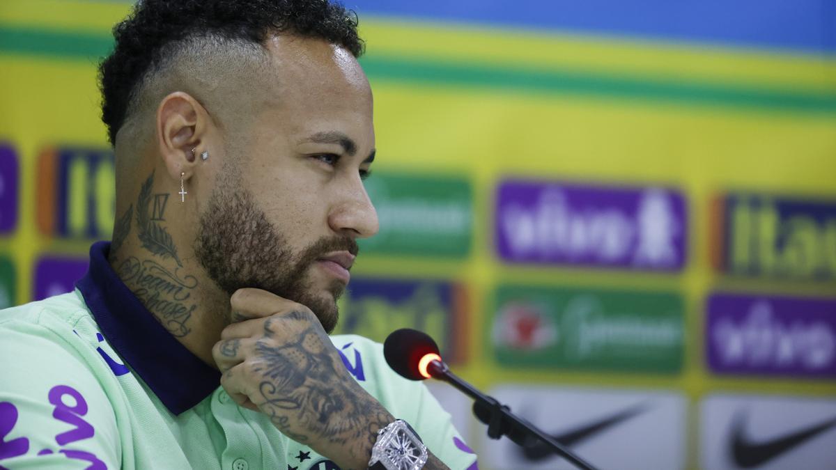 El presidente del Santos asegura que Neymar le pidió reservar el dorsal 11 hasta su vuelta