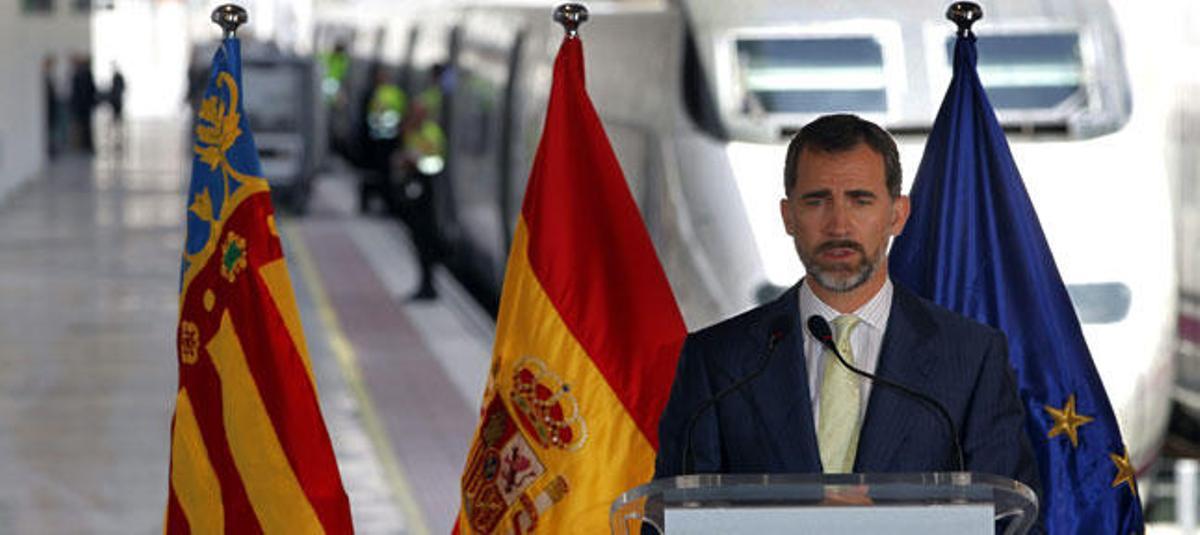 El AVE llega a Alicante entre protestas