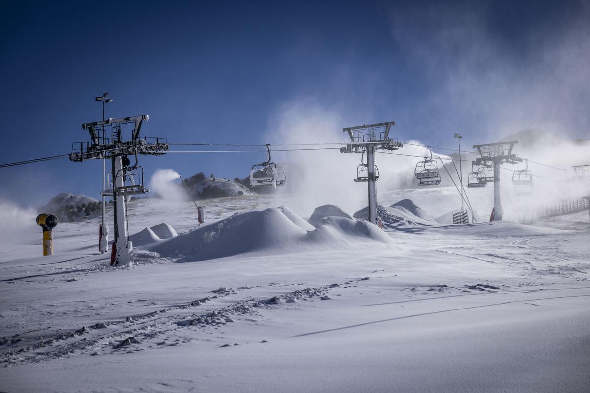 En imágenes | Inicio de la temporada invernal en las estaciones de esquí aragonesas