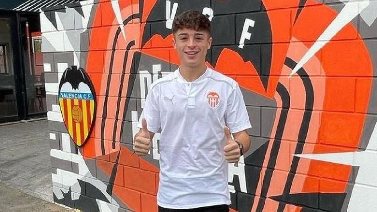 Carlos Igual renueva con el Valencia CF hasta 2025